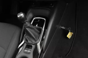 Montaż blokady skrzyni biegów AUTOCENTRUM KONIN