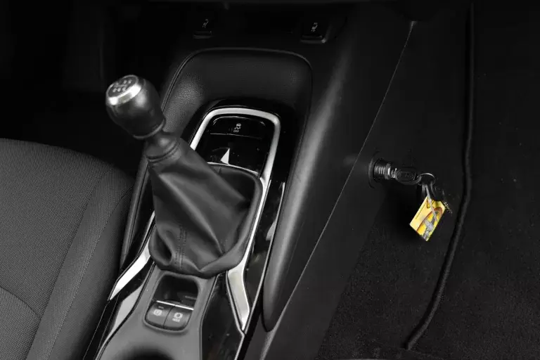 Montaż blokady skrzyni biegów AUTOCENTRUM KONIN